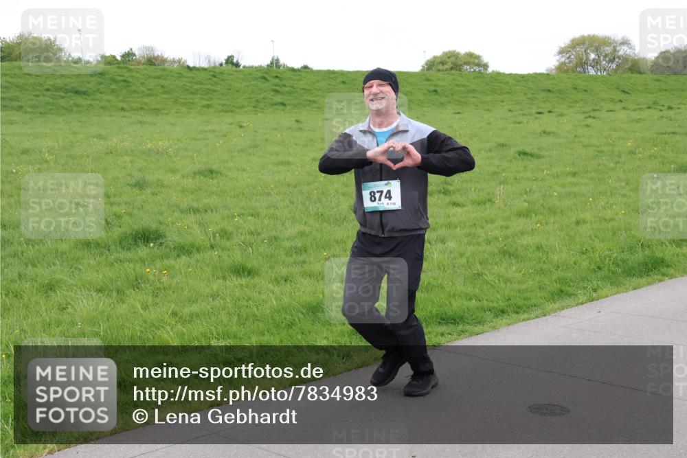 04.05.2025 - 8. Wedeler Halbmarathon Lena Gebhardt http://msf.ph/oto/7834983 04.05.2025 11:26:04 Laufen 874 meine-sportfotos.de