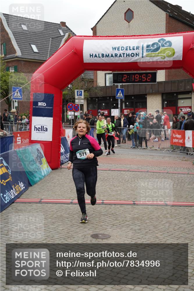 04.05.2025 - 8. Wedeler Halbmarathon Felixshl http://msf.ph/oto/7834996 04.05.2025 12:19:49 Ziel 571, 686, 688 meine-sportfotos.de