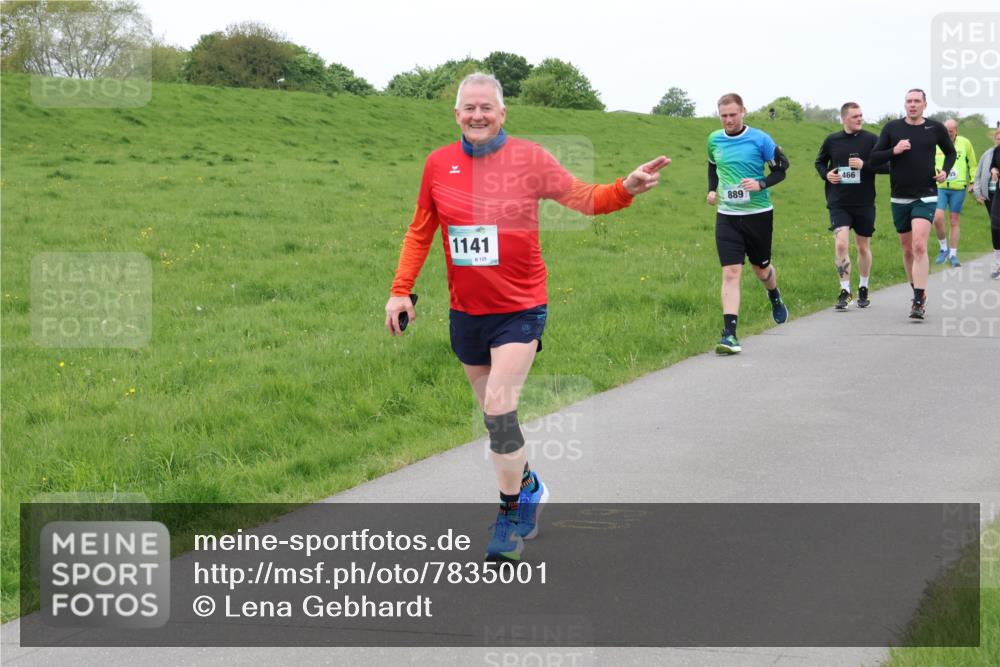 04.05.2025 - 8. Wedeler Halbmarathon Lena Gebhardt http://msf.ph/oto/7835001 04.05.2025 11:26:08 Laufen 1141, 129, 889, 466 meine-sportfotos.de