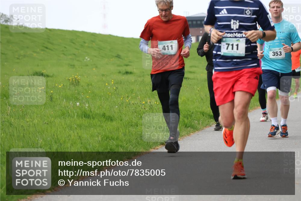 04.05.2025 - 8. Wedeler Halbmarathon Yannick Fuchs http://msf.ph/oto/7835005 04.05.2025 11:22:58 Laufen 411, 711, 21, 353, 110 meine-sportfotos.de