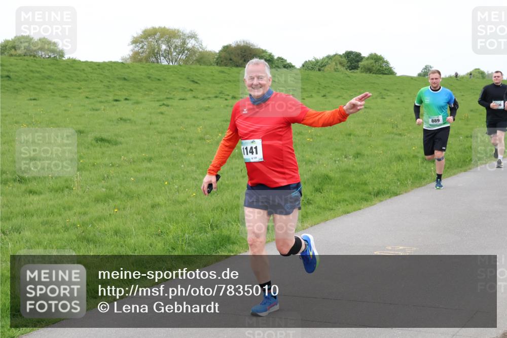 04.05.2025 - 8. Wedeler Halbmarathon Lena Gebhardt http://msf.ph/oto/7835010 04.05.2025 11:26:09 Laufen 1141, 129, 889, 56 meine-sportfotos.de