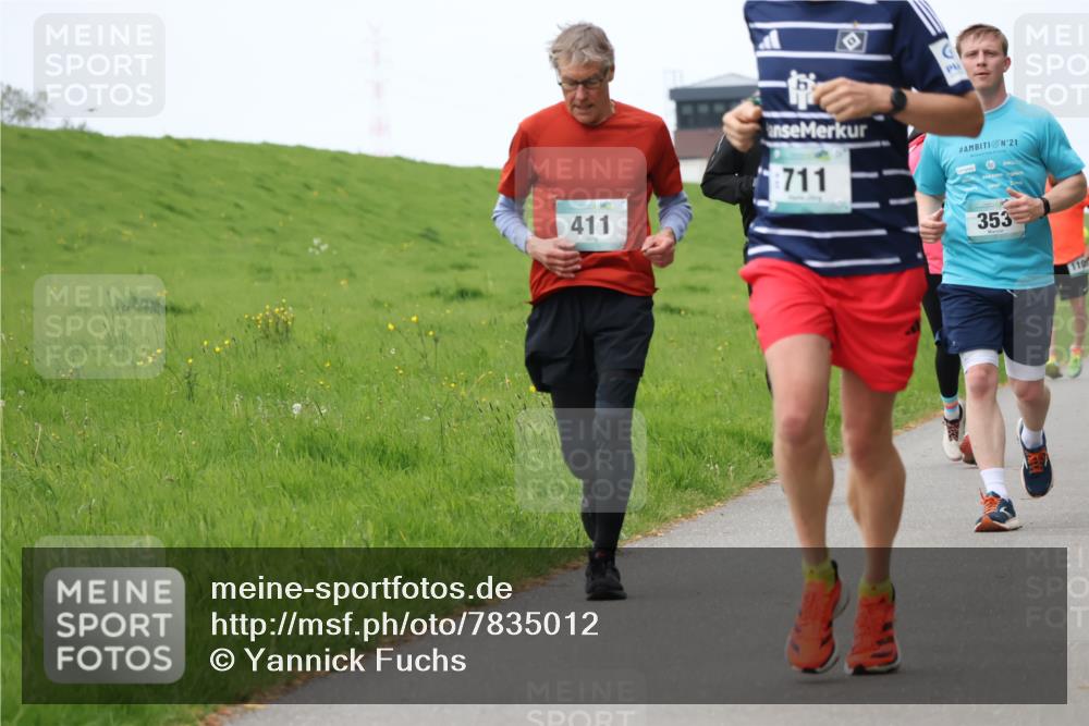 04.05.2025 - 8. Wedeler Halbmarathon Yannick Fuchs http://msf.ph/oto/7835012 04.05.2025 11:22:58 Laufen 411, 711, 21, 353, 110 meine-sportfotos.de