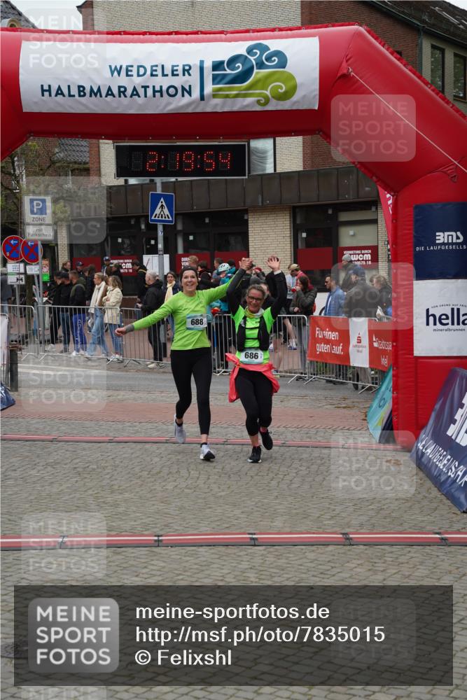 04.05.2025 - 8. Wedeler Halbmarathon Felixshl http://msf.ph/oto/7835015 04.05.2025 12:19:52 Ziel 571, 686, 688 meine-sportfotos.de