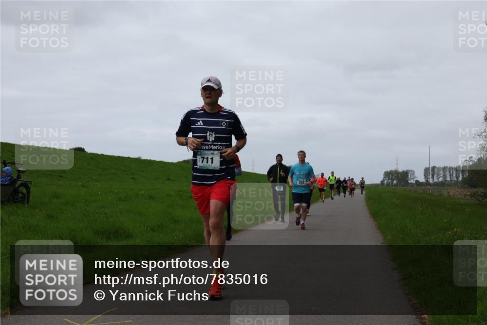 04.05.2025 - 8. Wedeler Halbmarathon Yannick Fuchs http://msf.ph/oto/7835016 04.05.2025 11:23:00 Laufen 711, 1 meine-sportfotos.de