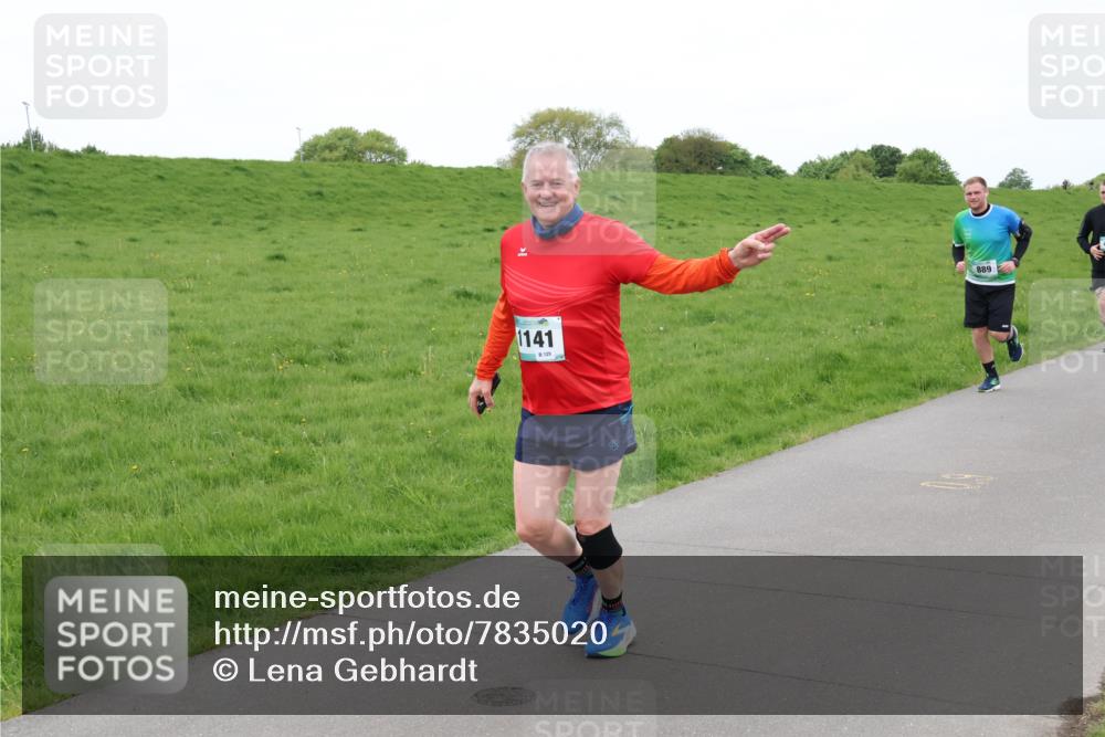 04.05.2025 - 8. Wedeler Halbmarathon Lena Gebhardt http://msf.ph/oto/7835020 04.05.2025 11:26:09 Laufen 1141, 129, 889 meine-sportfotos.de