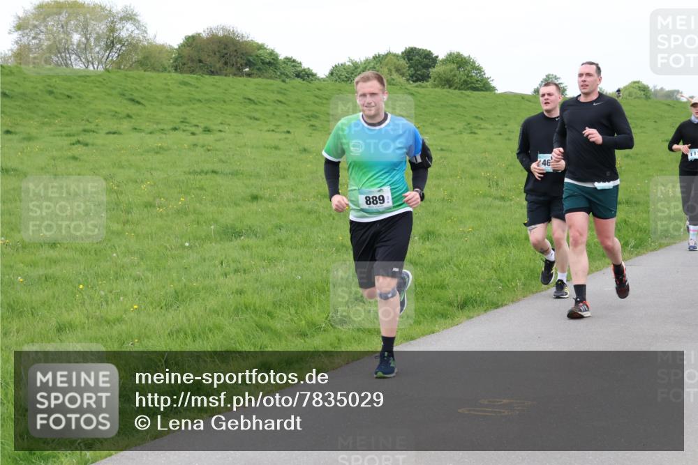 04.05.2025 - 8. Wedeler Halbmarathon Lena Gebhardt http://msf.ph/oto/7835029 04.05.2025 11:26:10 Laufen 889, 46, 11 meine-sportfotos.de