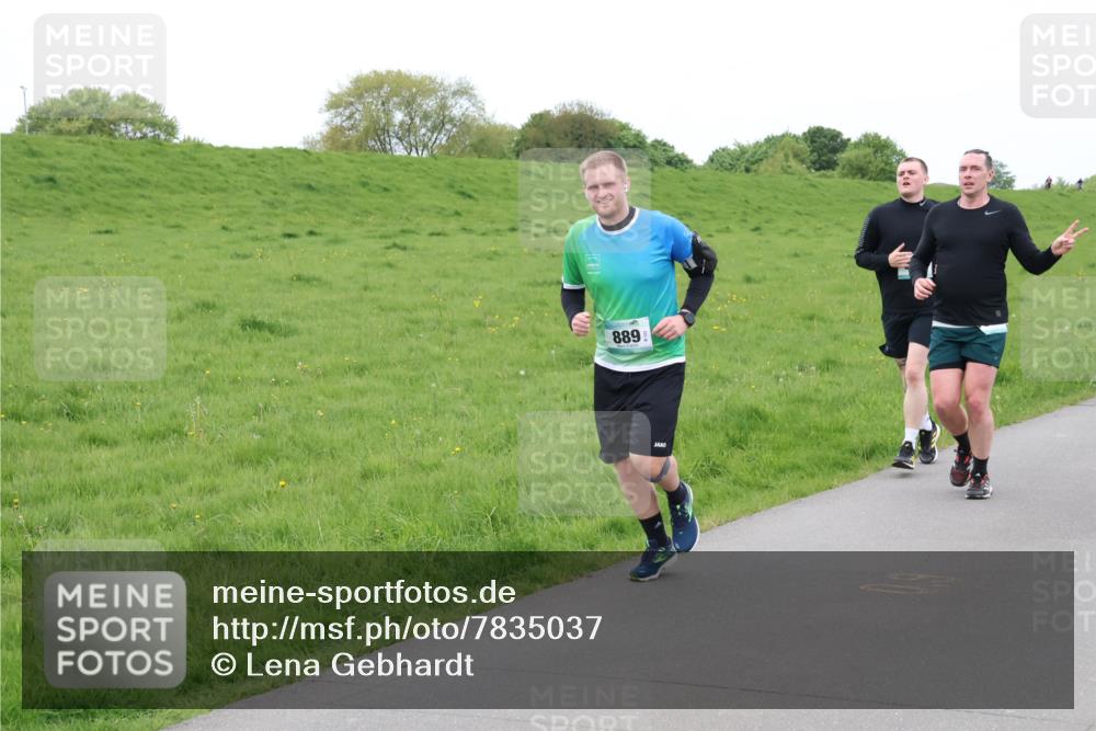 04.05.2025 - 8. Wedeler Halbmarathon Lena Gebhardt http://msf.ph/oto/7835037 04.05.2025 11:26:11 Laufen 889 meine-sportfotos.de
