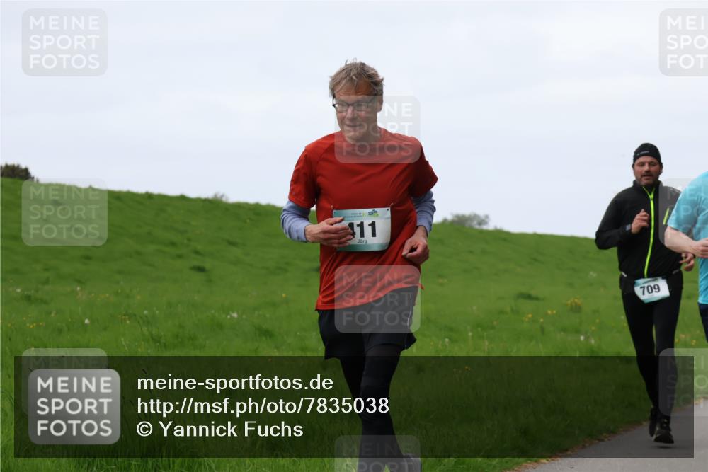 04.05.2025 - 8. Wedeler Halbmarathon Yannick Fuchs http://msf.ph/oto/7835038 04.05.2025 11:23:01 Laufen 411, 709 meine-sportfotos.de