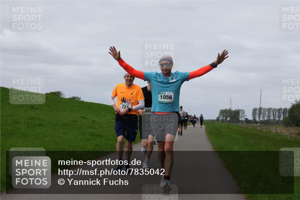 04.05.2025 - 8. Wedeler Halbmarathon Yannick Fuchs http://msf.ph/oto/7835042 04.05.2025 11:44:01 Laufen 723, 67, 842, 1056 meine-sportfotos.de