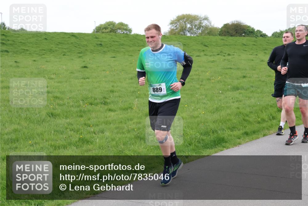 04.05.2025 - 8. Wedeler Halbmarathon Lena Gebhardt http://msf.ph/oto/7835046 04.05.2025 11:26:12 Laufen 889, 222 meine-sportfotos.de
