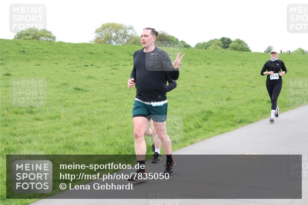 04.05.2025 - 8. Wedeler Halbmarathon Lena Gebhardt http://msf.ph/oto/7835050 04.05.2025 11:26:12 Laufen 1175 meine-sportfotos.de