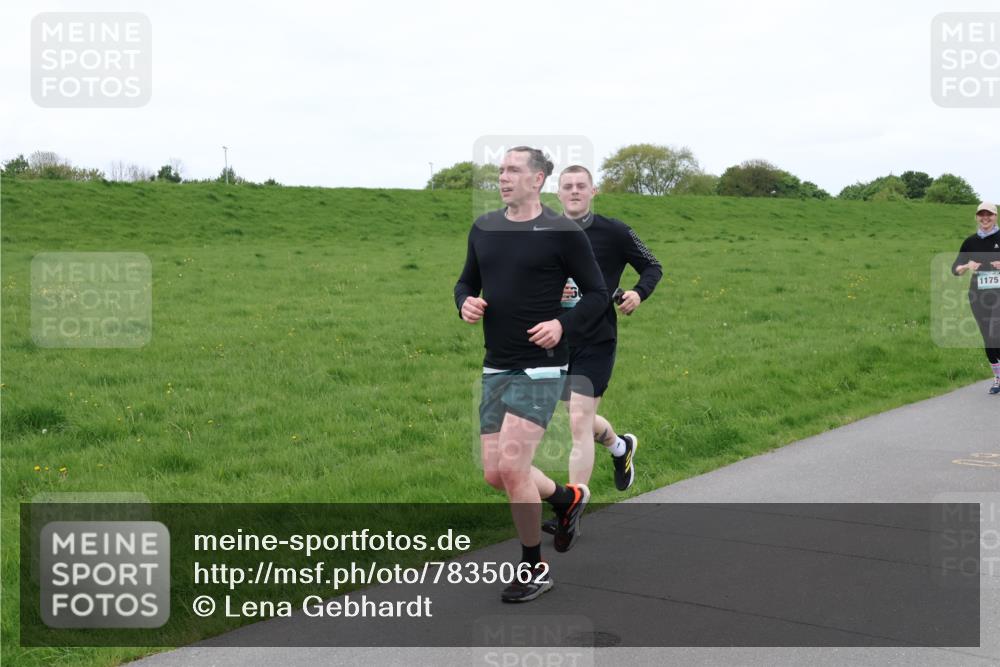 04.05.2025 - 8. Wedeler Halbmarathon Lena Gebhardt http://msf.ph/oto/7835062 04.05.2025 11:26:13 Laufen 1175 meine-sportfotos.de