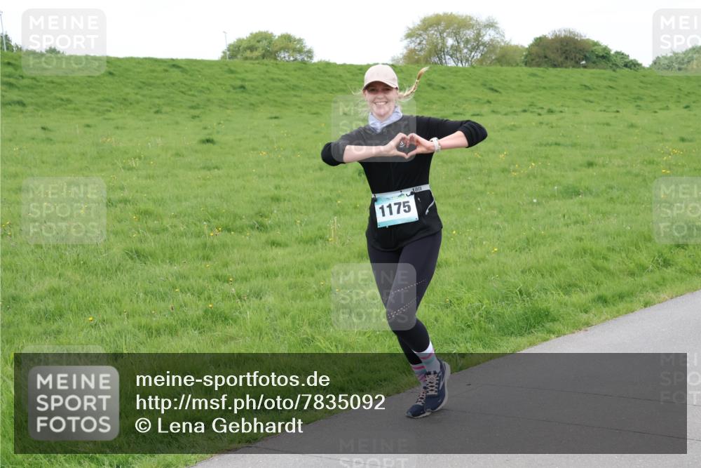 04.05.2025 - 8. Wedeler Halbmarathon Lena Gebhardt http://msf.ph/oto/7835092 04.05.2025 11:26:15 Laufen 1175 meine-sportfotos.de