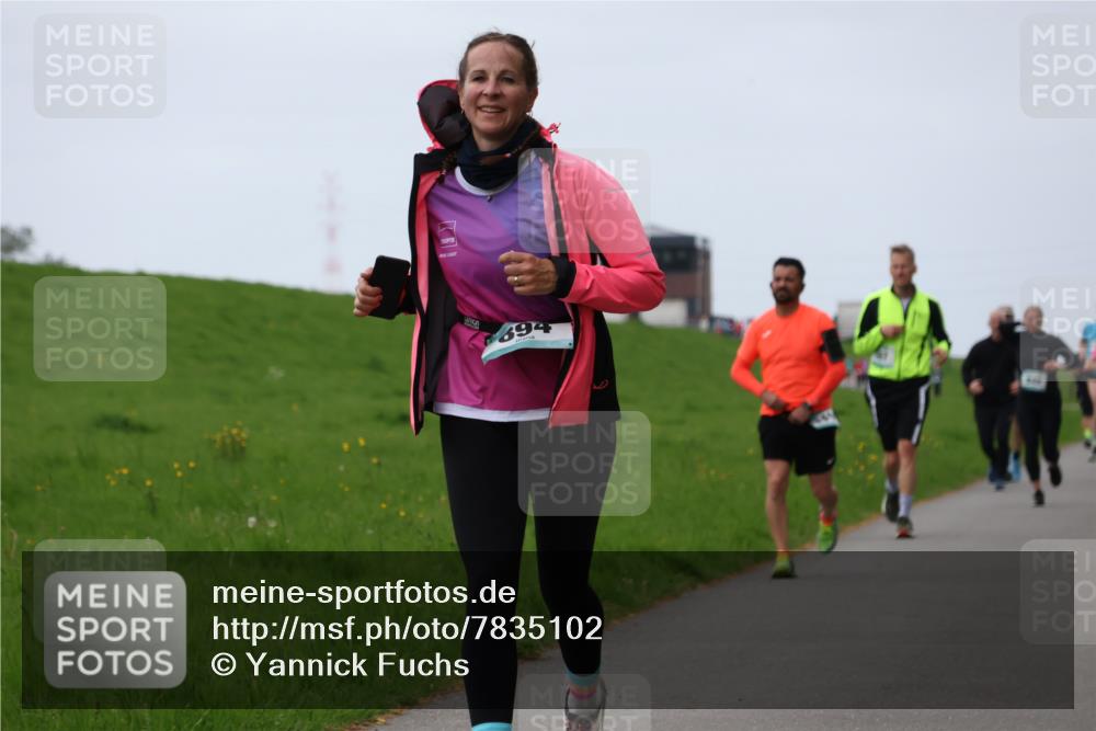 04.05.2025 - 8. Wedeler Halbmarathon Yannick Fuchs http://msf.ph/oto/7835102 04.05.2025 11:23:04 Laufen 694 meine-sportfotos.de