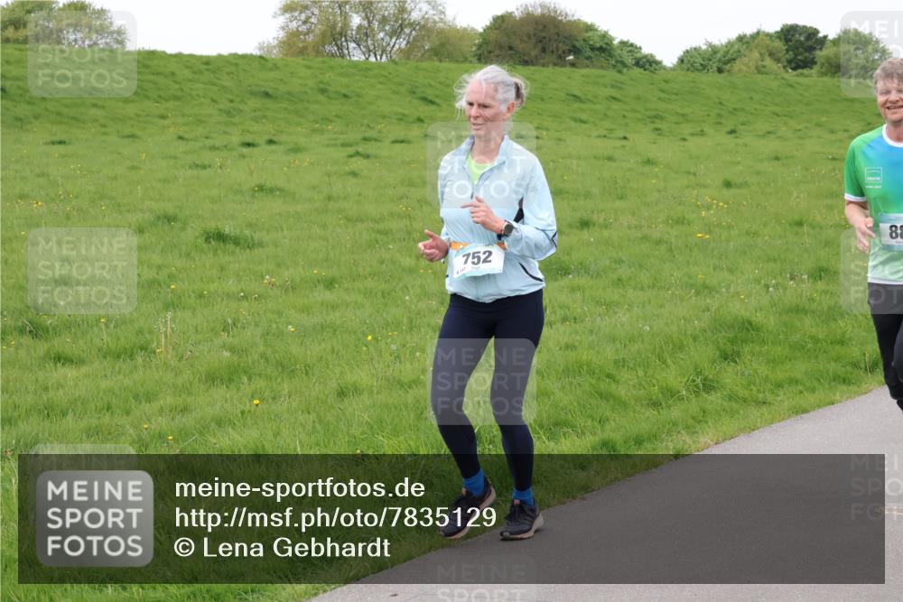 04.05.2025 - 8. Wedeler Halbmarathon Lena Gebhardt http://msf.ph/oto/7835129 04.05.2025 11:26:18 Laufen 752, 88 meine-sportfotos.de