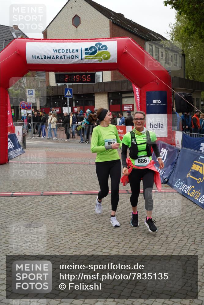 04.05.2025 - 8. Wedeler Halbmarathon Felixshl http://msf.ph/oto/7835135 04.05.2025 12:19:54 Ziel 571, 686, 688 meine-sportfotos.de