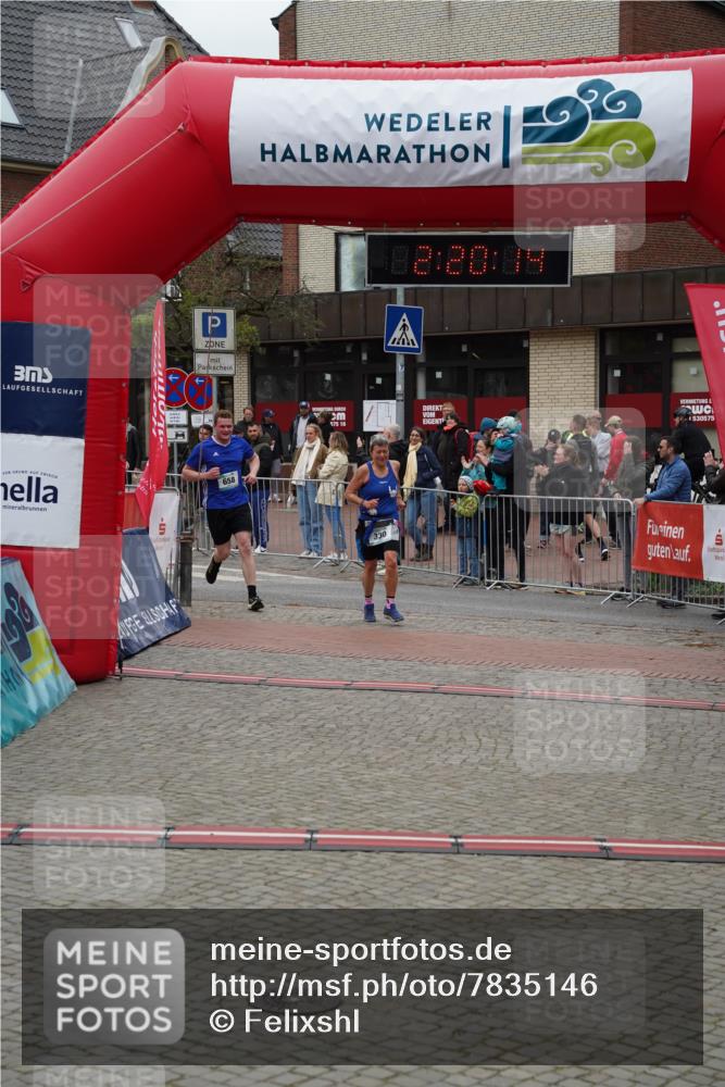 04.05.2025 - 8. Wedeler Halbmarathon Felixshl http://msf.ph/oto/7835146 04.05.2025 12:20:12 Ziel 330, 658 meine-sportfotos.de