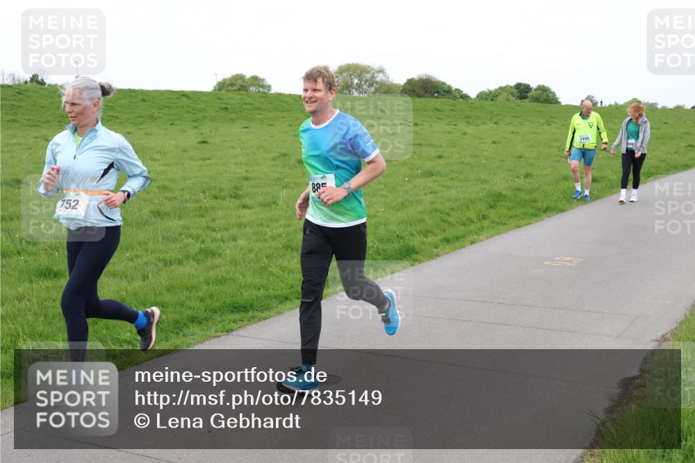 04.05.2025 - 8. Wedeler Halbmarathon Lena Gebhardt http://msf.ph/oto/7835149 04.05.2025 11:26:20 Laufen 88, 752, 1155 meine-sportfotos.de