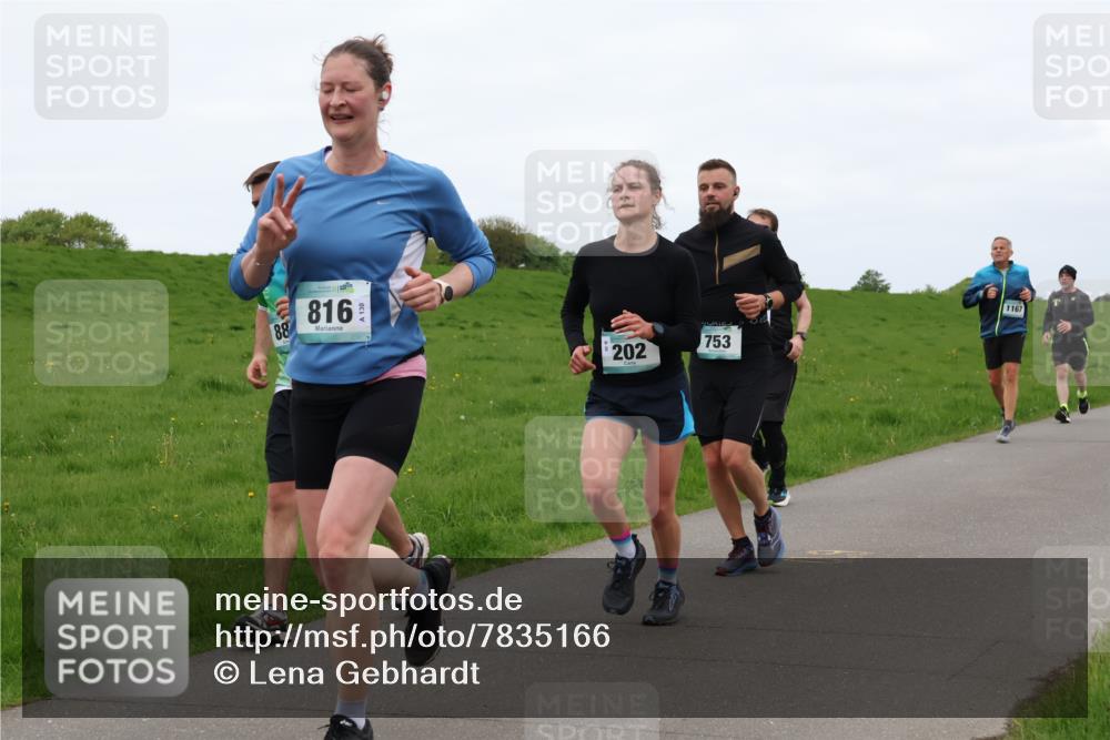 04.05.2025 - 8. Wedeler Halbmarathon Lena Gebhardt http://msf.ph/oto/7835166 04.05.2025 11:26:37 Laufen 88, 816, 202, 753, 1167 meine-sportfotos.de