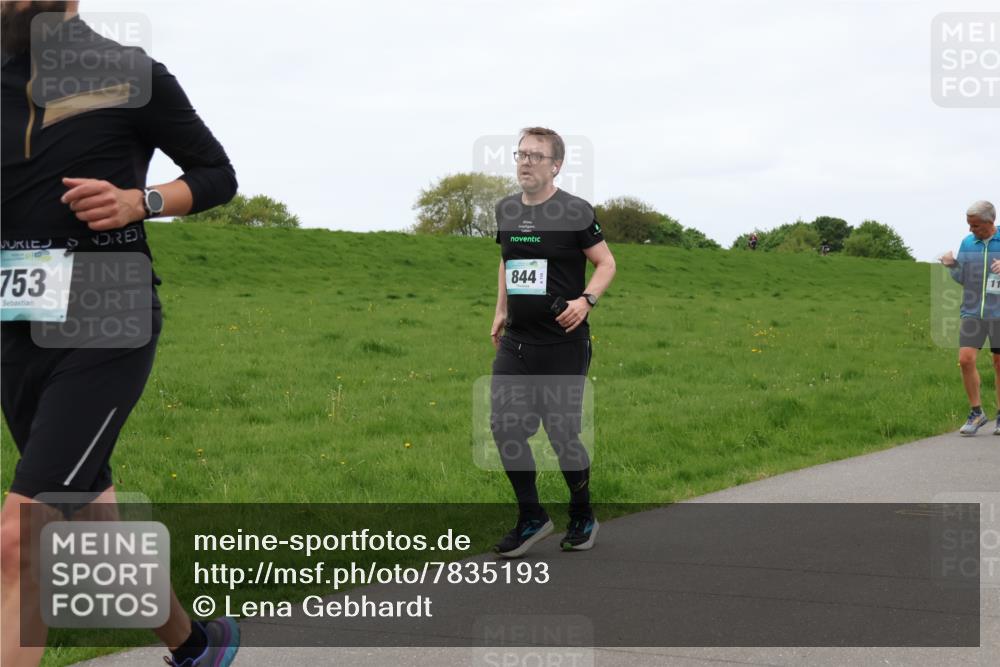 04.05.2025 - 8. Wedeler Halbmarathon Lena Gebhardt http://msf.ph/oto/7835193 04.05.2025 11:26:38 Laufen 753, 844 meine-sportfotos.de