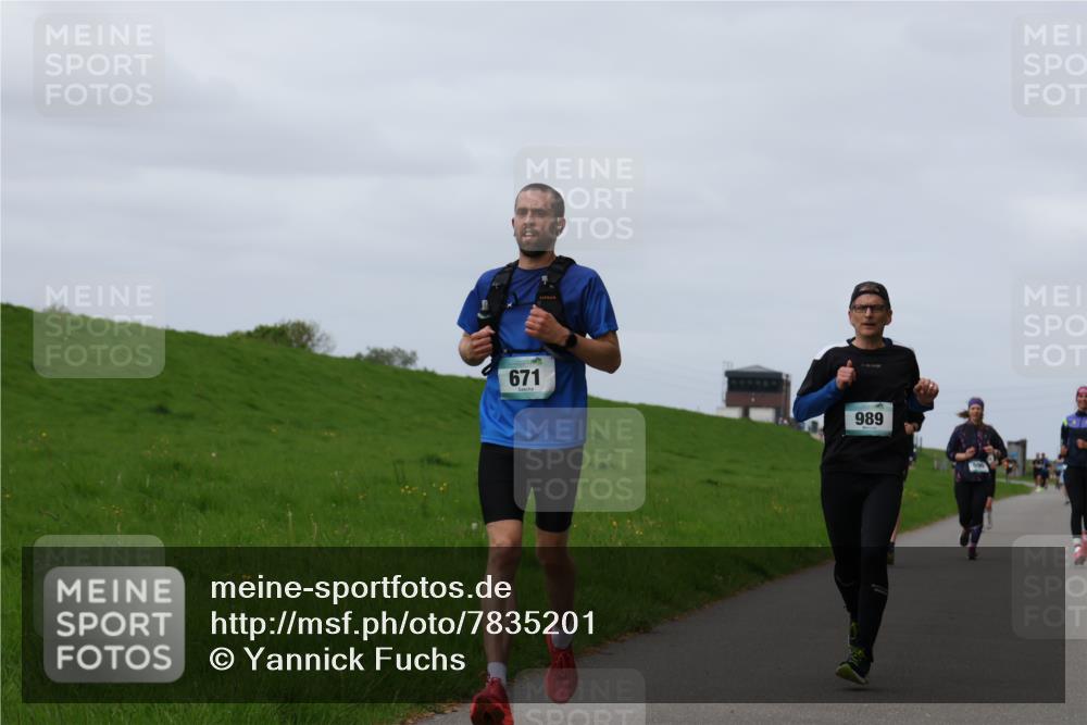 04.05.2025 - 8. Wedeler Halbmarathon Yannick Fuchs http://msf.ph/oto/7835201 04.05.2025 11:44:15 Laufen 671, 989 meine-sportfotos.de
