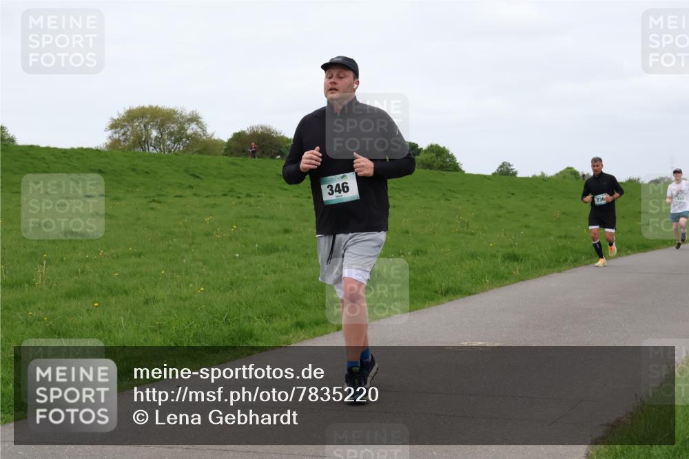 04.05.2025 - 8. Wedeler Halbmarathon Lena Gebhardt http://msf.ph/oto/7835220 04.05.2025 11:26:47 Laufen 346, 736 meine-sportfotos.de