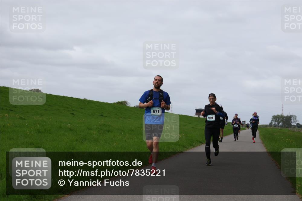 04.05.2025 - 8. Wedeler Halbmarathon Yannick Fuchs http://msf.ph/oto/7835221 04.05.2025 11:44:16 Laufen 671, 989 meine-sportfotos.de