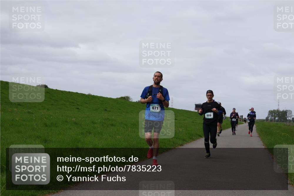 04.05.2025 - 8. Wedeler Halbmarathon Yannick Fuchs http://msf.ph/oto/7835223 04.05.2025 11:44:16 Laufen 671, 989 meine-sportfotos.de