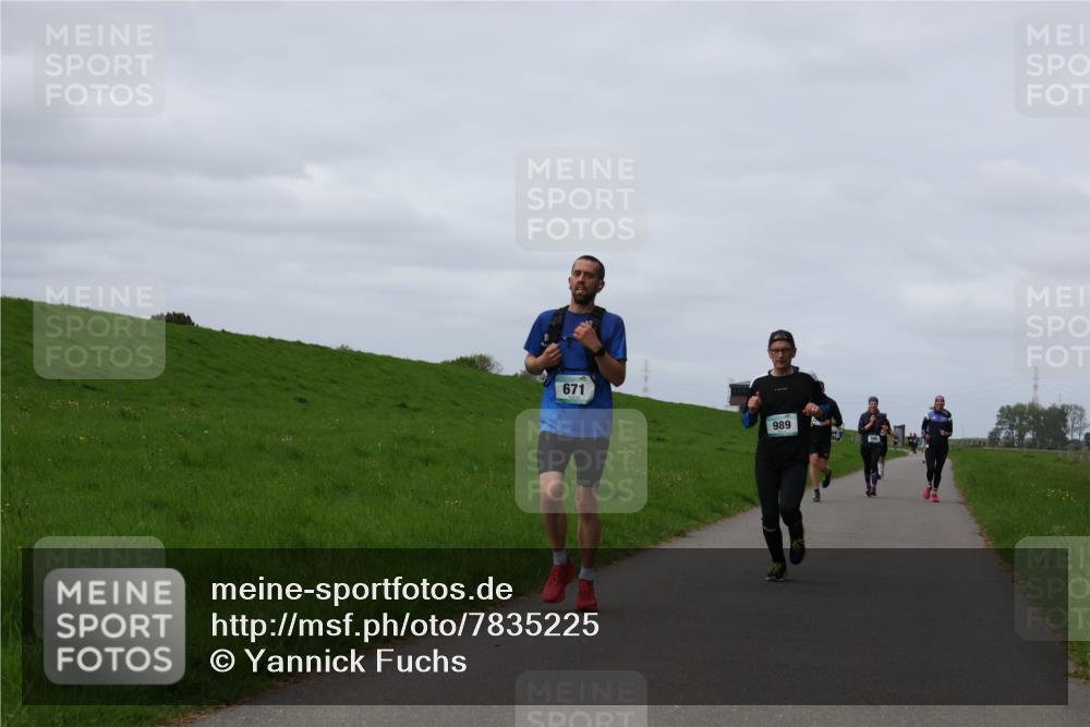 04.05.2025 - 8. Wedeler Halbmarathon Yannick Fuchs http://msf.ph/oto/7835225 04.05.2025 11:44:16 Laufen 671, 989 meine-sportfotos.de