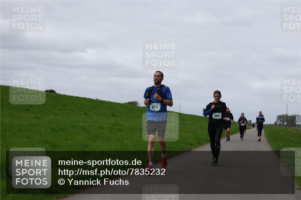 04.05.2025 - 8. Wedeler Halbmarathon Yannick Fuchs http://msf.ph/oto/7835232 04.05.2025 11:44:16 Laufen 671, 989 meine-sportfotos.de