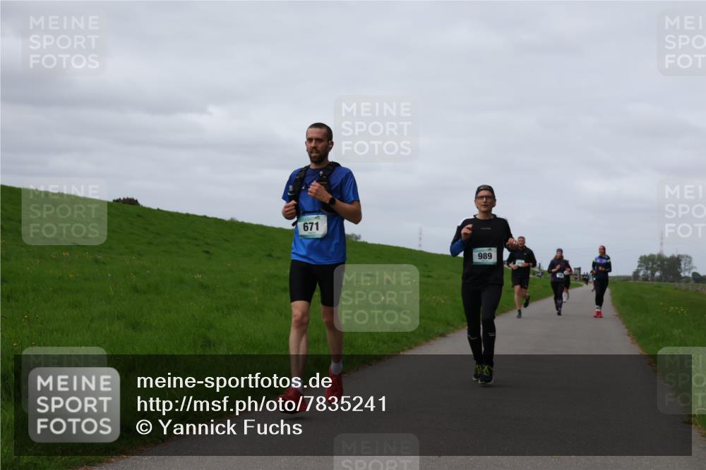 04.05.2025 - 8. Wedeler Halbmarathon Yannick Fuchs http://msf.ph/oto/7835241 04.05.2025 11:44:17 Laufen 671, 989 meine-sportfotos.de