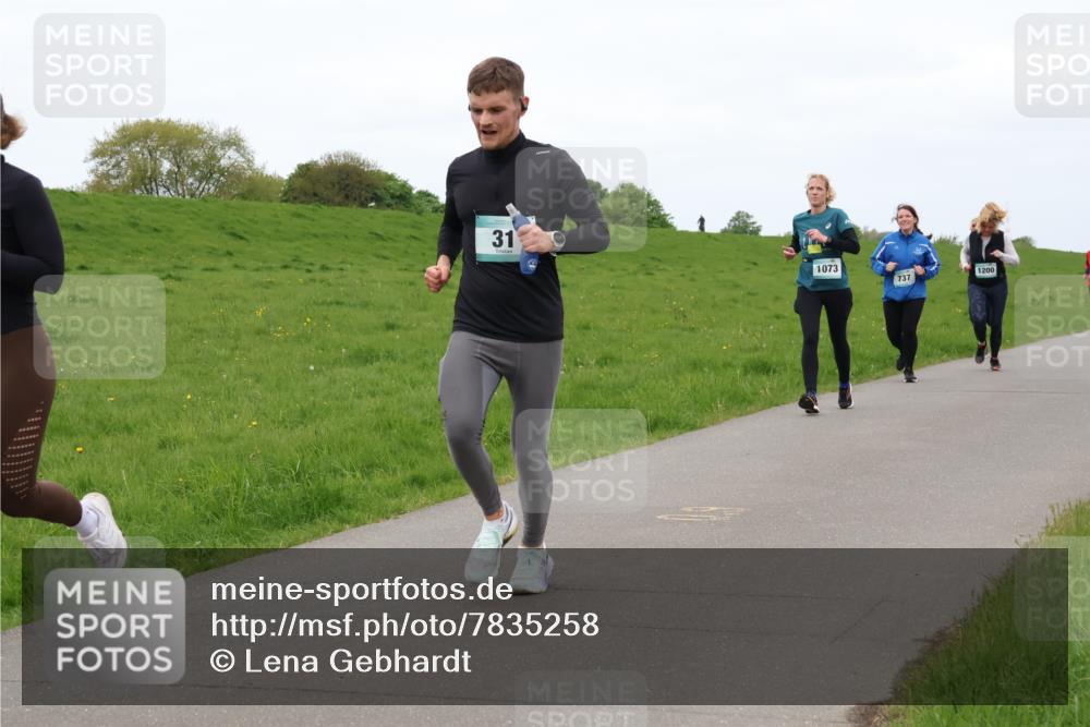 04.05.2025 - 8. Wedeler Halbmarathon Lena Gebhardt http://msf.ph/oto/7835258 04.05.2025 11:27:03 Laufen 31, 1073, 737, 1200 meine-sportfotos.de