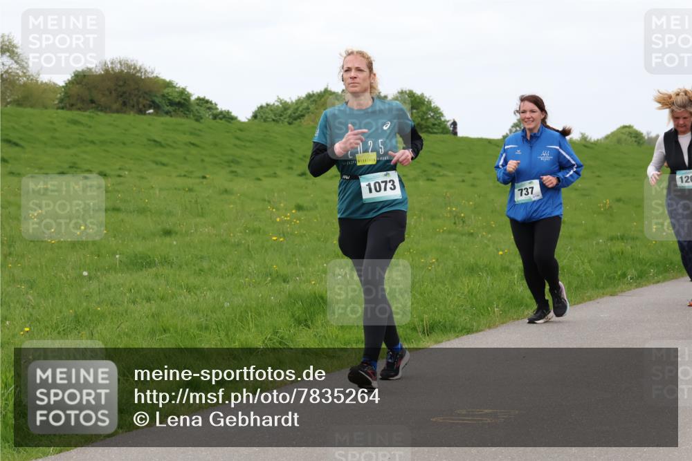 04.05.2025 - 8. Wedeler Halbmarathon Lena Gebhardt http://msf.ph/oto/7835264 04.05.2025 11:27:04 Laufen 25, 1073, 737, 120 meine-sportfotos.de