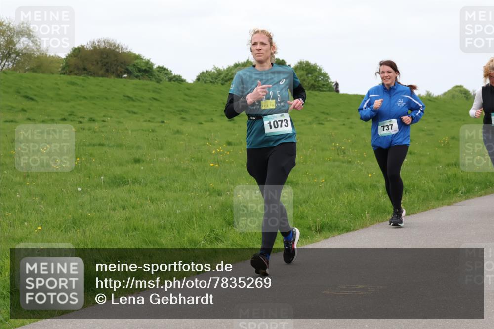 04.05.2025 - 8. Wedeler Halbmarathon Lena Gebhardt http://msf.ph/oto/7835269 04.05.2025 11:27:04 Laufen 25, 1073, 737 meine-sportfotos.de