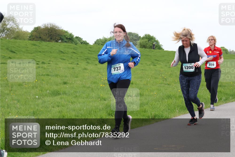 04.05.2025 - 8. Wedeler Halbmarathon Lena Gebhardt http://msf.ph/oto/7835292 04.05.2025 11:27:06 Laufen 737, 136, 1200, 859 meine-sportfotos.de