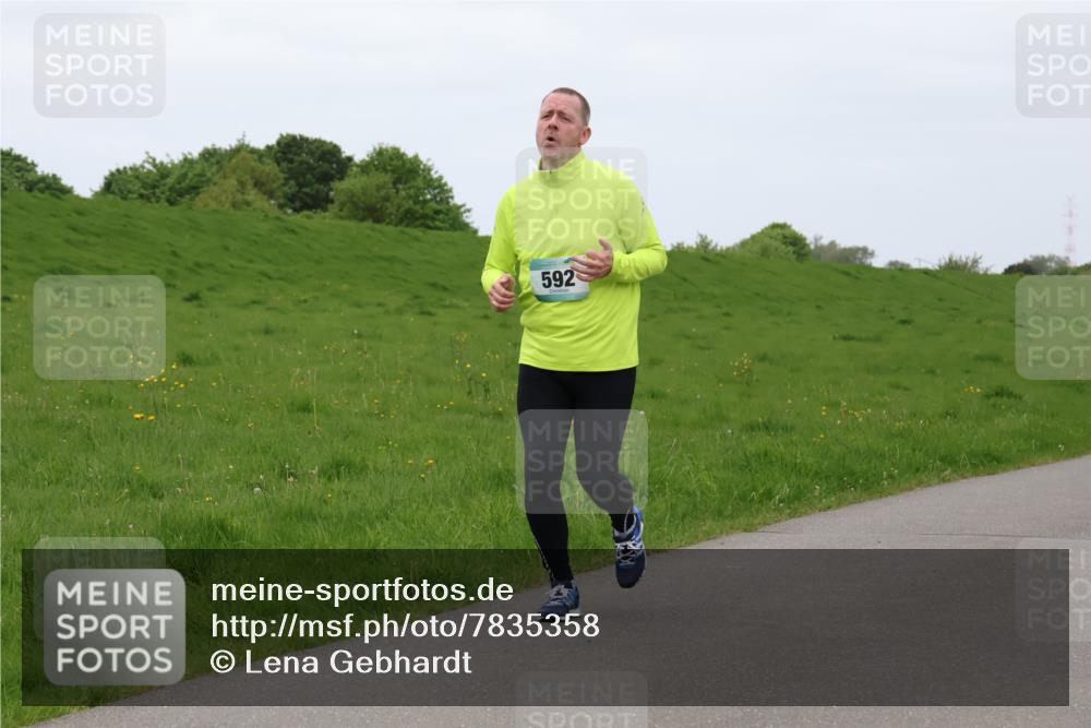 04.05.2025 - 8. Wedeler Halbmarathon Lena Gebhardt http://msf.ph/oto/7835358 04.05.2025 11:27:17 Laufen 592 meine-sportfotos.de