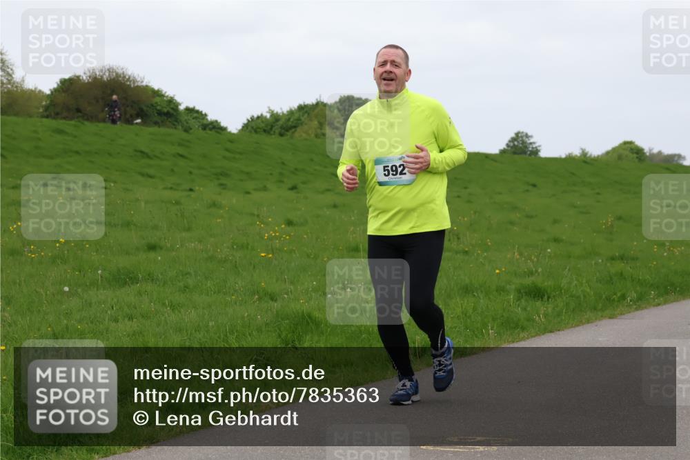 04.05.2025 - 8. Wedeler Halbmarathon Lena Gebhardt http://msf.ph/oto/7835363 04.05.2025 11:27:17 Laufen 592 meine-sportfotos.de