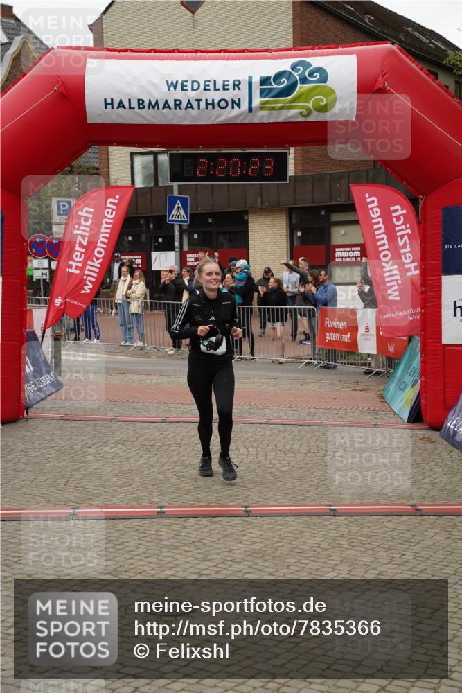 04.05.2025 - 8. Wedeler Halbmarathon Felixshl http://msf.ph/oto/7835366 04.05.2025 12:20:21 Ziel 657, 677 meine-sportfotos.de