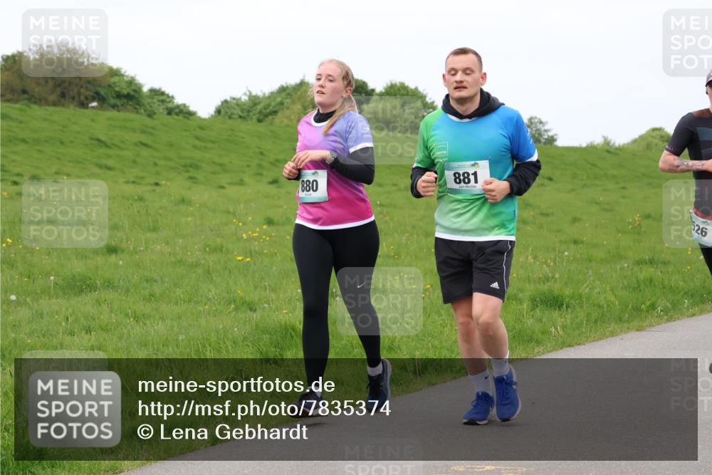 04.05.2025 - 8. Wedeler Halbmarathon Lena Gebhardt http://msf.ph/oto/7835374 04.05.2025 11:27:26 Laufen 880, 881, 526 meine-sportfotos.de