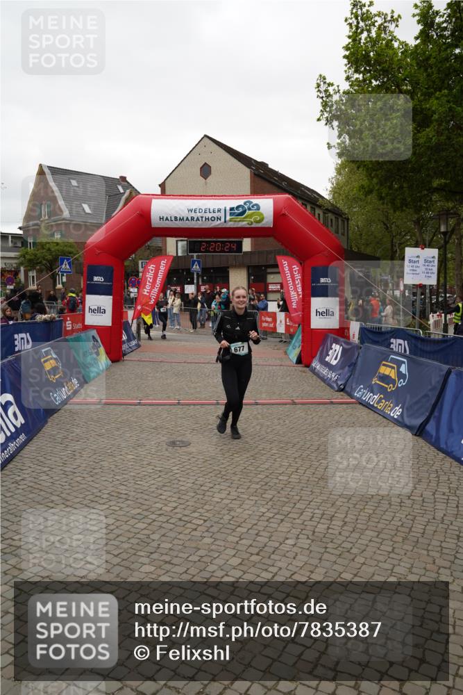 04.05.2025 - 8. Wedeler Halbmarathon Felixshl http://msf.ph/oto/7835387 04.05.2025 12:20:22 Ziel 657, 677, 780, 781 meine-sportfotos.de