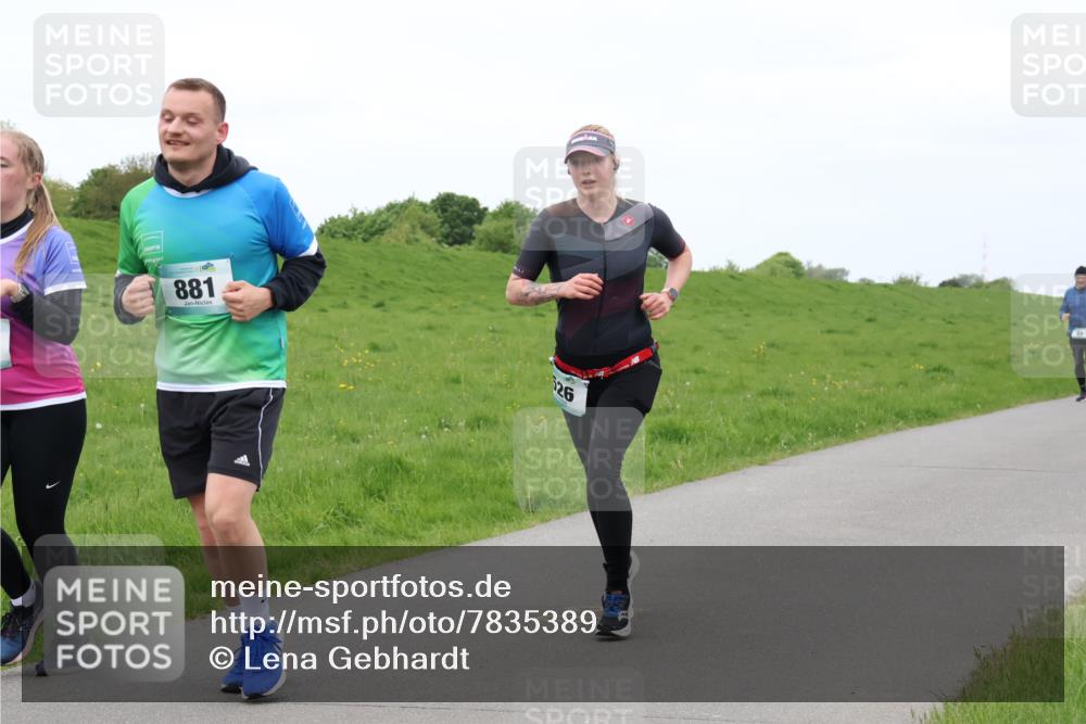 04.05.2025 - 8. Wedeler Halbmarathon Lena Gebhardt http://msf.ph/oto/7835389 04.05.2025 11:27:28 Laufen 881, 26 meine-sportfotos.de