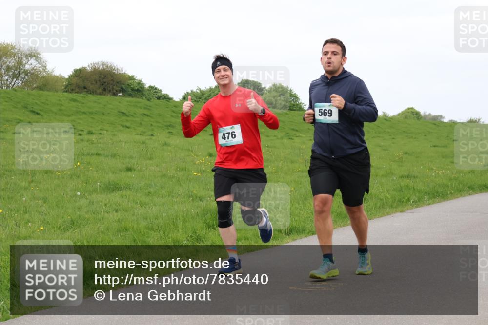04.05.2025 - 8. Wedeler Halbmarathon Lena Gebhardt http://msf.ph/oto/7835440 04.05.2025 11:27:39 Laufen 476, 569 meine-sportfotos.de