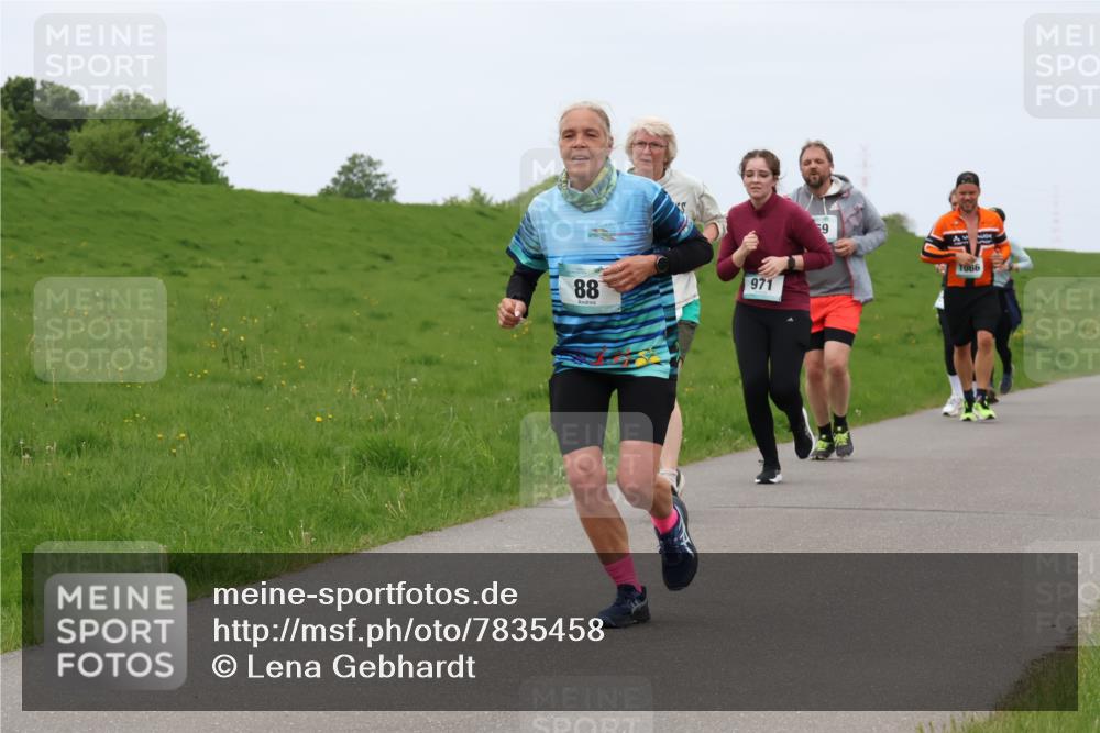 04.05.2025 - 8. Wedeler Halbmarathon Lena Gebhardt http://msf.ph/oto/7835458 04.05.2025 11:27:41 Laufen 971, 88, 69, 86 meine-sportfotos.de