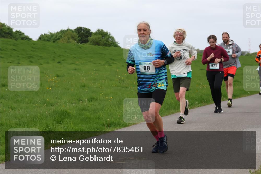 04.05.2025 - 8. Wedeler Halbmarathon Lena Gebhardt http://msf.ph/oto/7835461 04.05.2025 11:27:42 Laufen 88, 971, 69 meine-sportfotos.de
