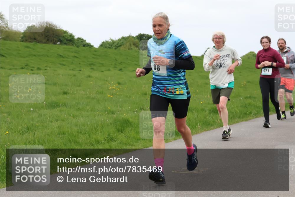 04.05.2025 - 8. Wedeler Halbmarathon Lena Gebhardt http://msf.ph/oto/7835469 04.05.2025 11:27:43 Laufen 88, 971 meine-sportfotos.de