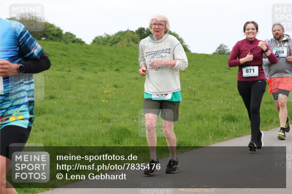 04.05.2025 - 8. Wedeler Halbmarathon Lena Gebhardt http://msf.ph/oto/7835476 04.05.2025 11:27:44 Laufen 971, 669 meine-sportfotos.de