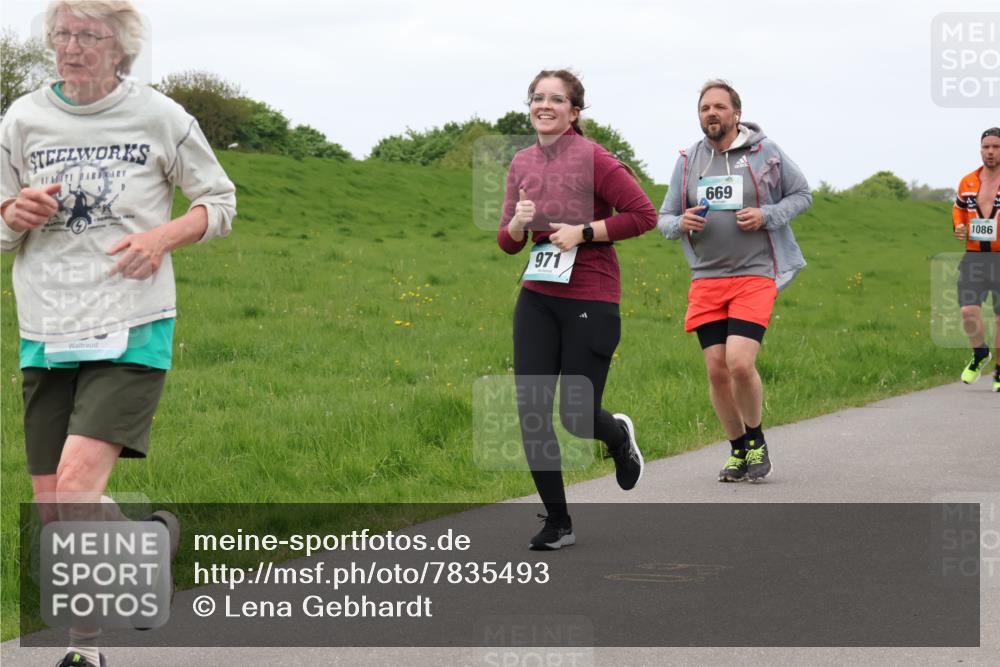 04.05.2025 - 8. Wedeler Halbmarathon Lena Gebhardt http://msf.ph/oto/7835493 04.05.2025 11:27:45 Laufen 971, 669, 1086 meine-sportfotos.de
