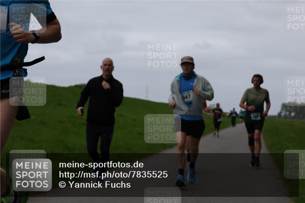 04.05.2025 - 8. Wedeler Halbmarathon Yannick Fuchs http://msf.ph/oto/7835525 04.05.2025 11:23:22 Laufen 947 meine-sportfotos.de