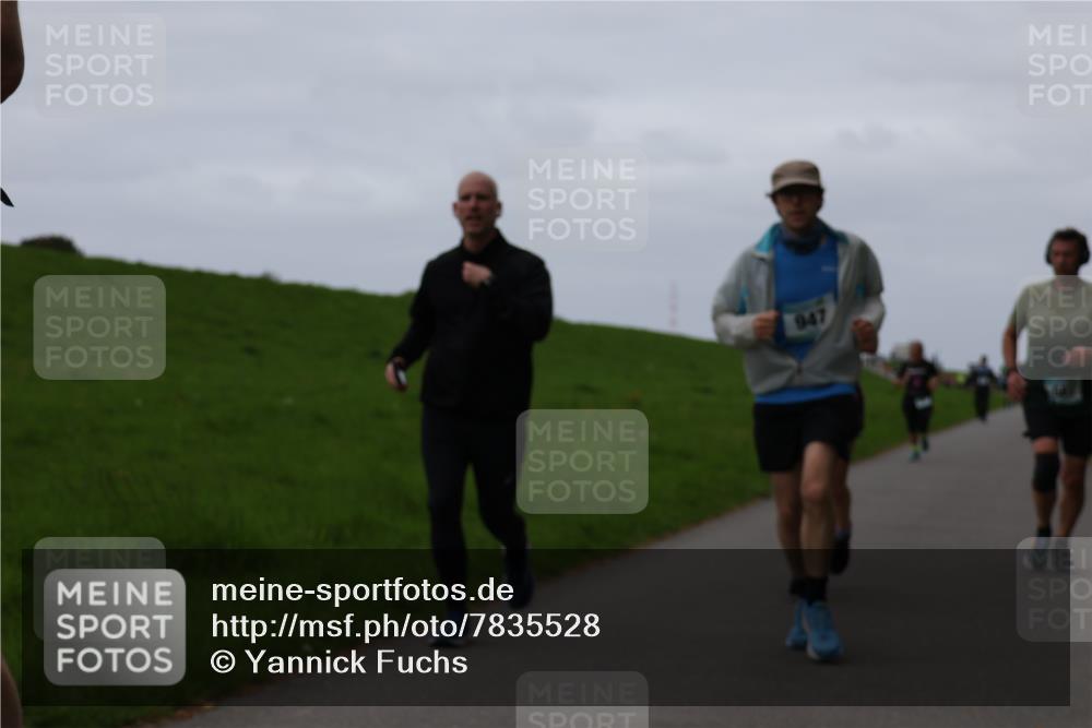 04.05.2025 - 8. Wedeler Halbmarathon Yannick Fuchs http://msf.ph/oto/7835528 04.05.2025 11:23:22 Laufen 947 meine-sportfotos.de