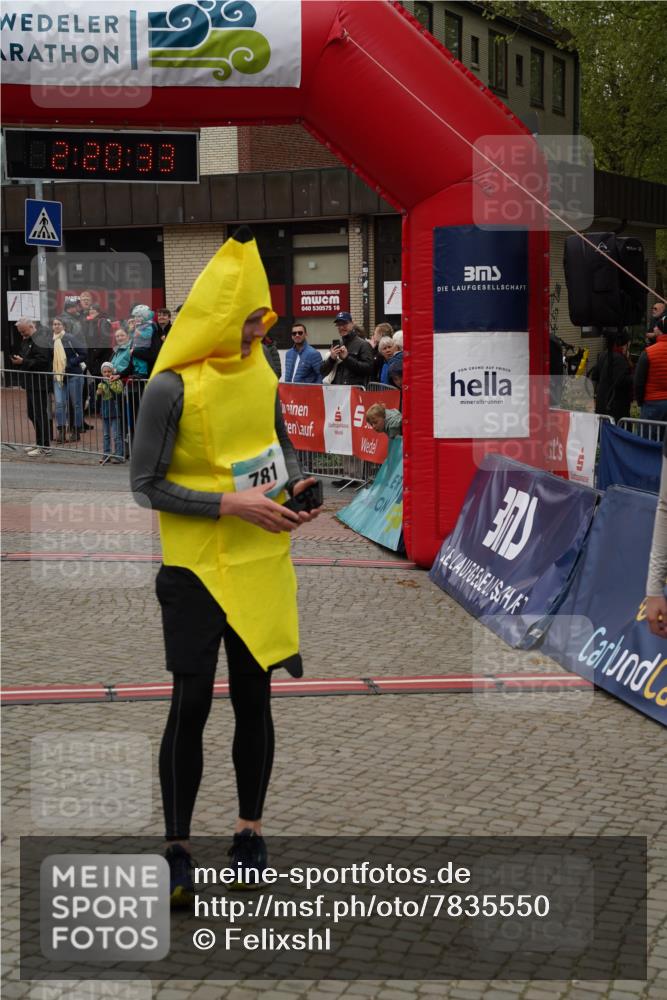 04.05.2025 - 8. Wedeler Halbmarathon Felixshl http://msf.ph/oto/7835550 04.05.2025 12:20:31 Ziel 780, 781 meine-sportfotos.de